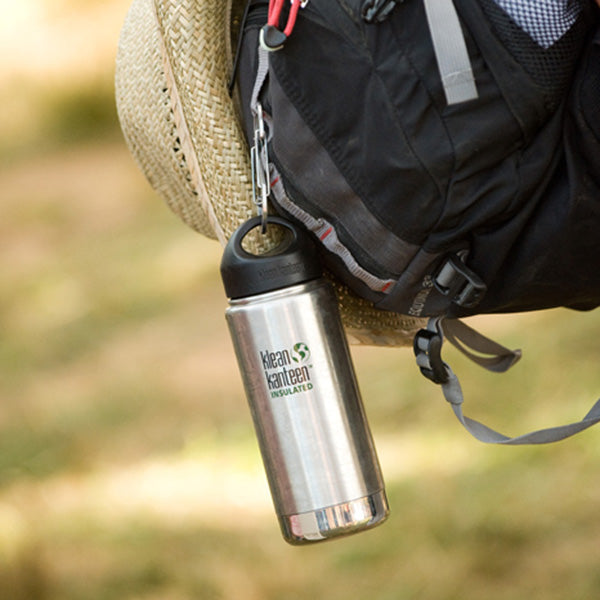 steel-s-biner-3-w4 carabiner_steel_bottle_backpack_lifestyle_dd4fef2d-f5d2-4f32-ac05-c706bd6b518e.jpg