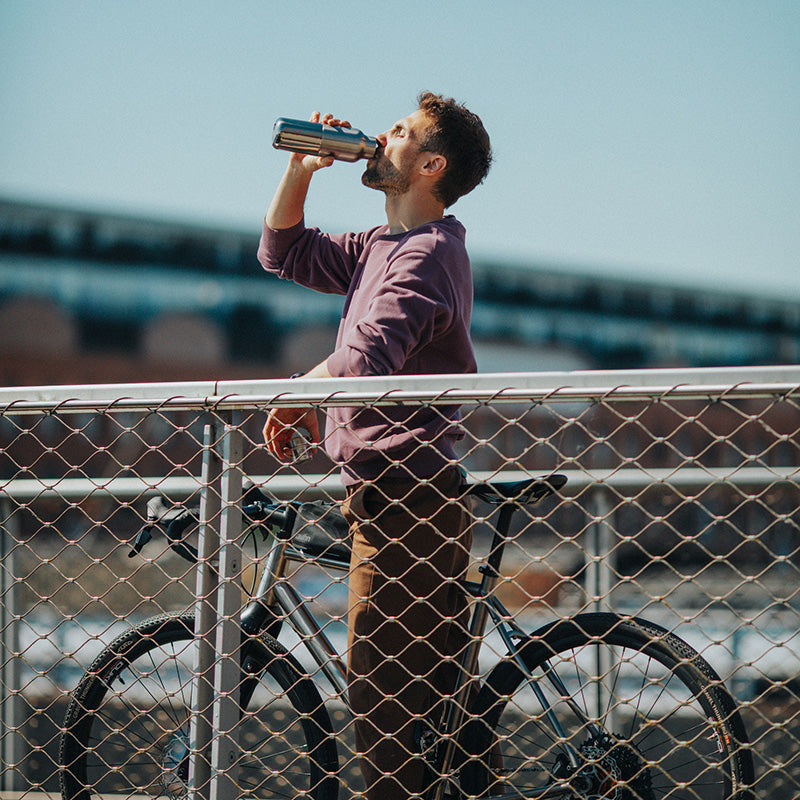 16oz-rise-reflect-with-bamboo-cap-l6 16oz_rise_reflect_man_bike_square.jpg