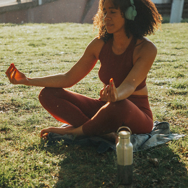 12oz-rise-reflect-with-bamboo-cap-k8 16oz_rise_reflect_yoga_park_headphones_square.jpg