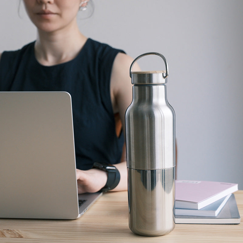20oz-rise-reflect-with-bamboo-cap-p4 20oz_rise_reflect_desk_laptop_square.jpg