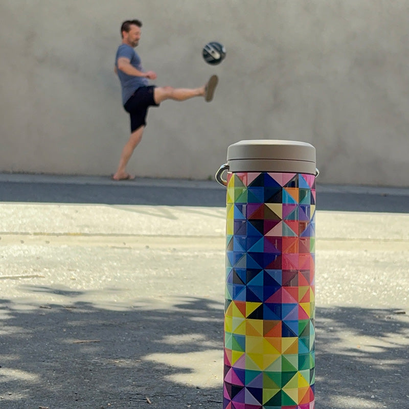 20oz-tkwide-with-twist-cap-mosaic-n1 20oz_tkwide_bottle_seasonal_mosaic_soccerball_player_square.jpg