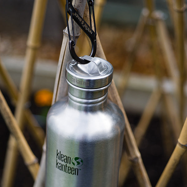 classic-steel-loop-cap-u0 40oz_bottle_steel_loop_cap_lifestyle.jpg