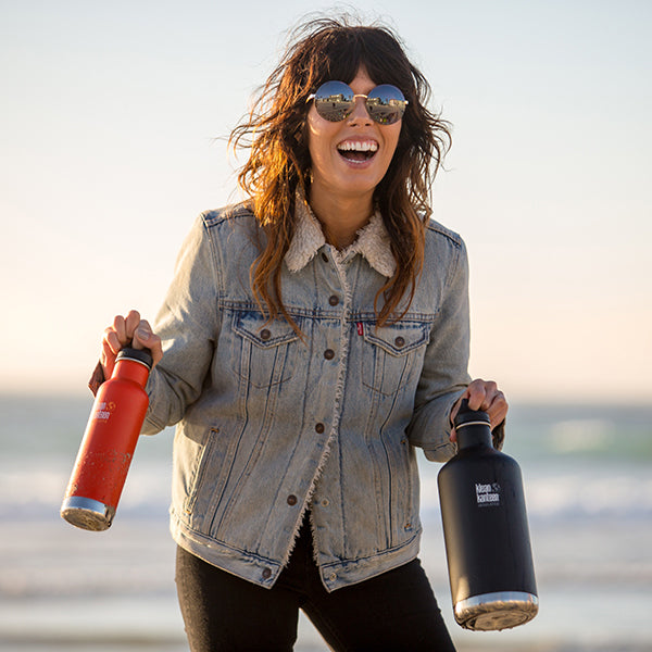 64oz-classic-with-loop-cap-u2 64oz_insulated_classic_black_beach_smile_square.jpg