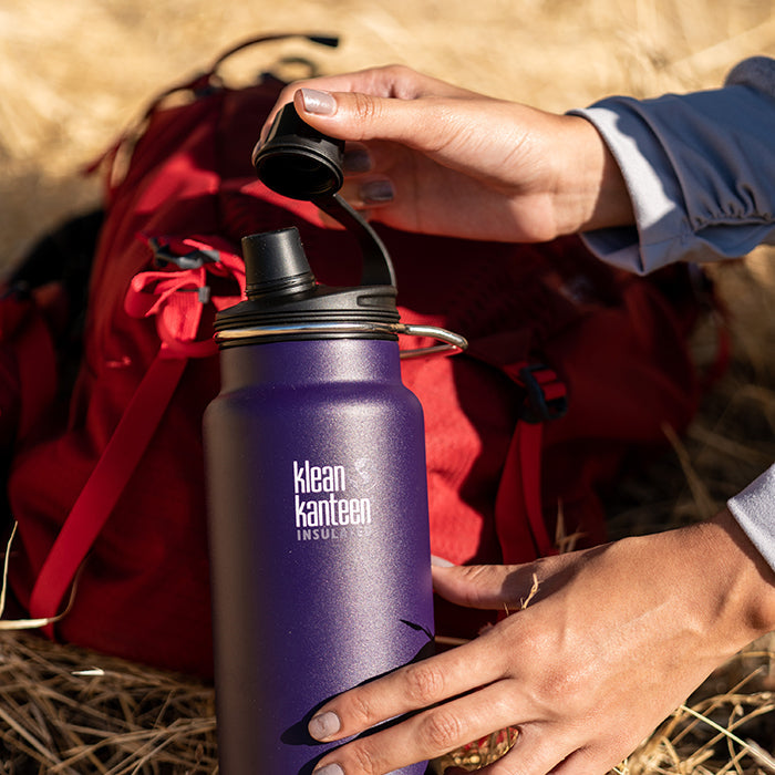 tkwide-chug-cap-h2 K32TKWSSL-KM-chug-cap-bottle-park_lifestyle.jpg